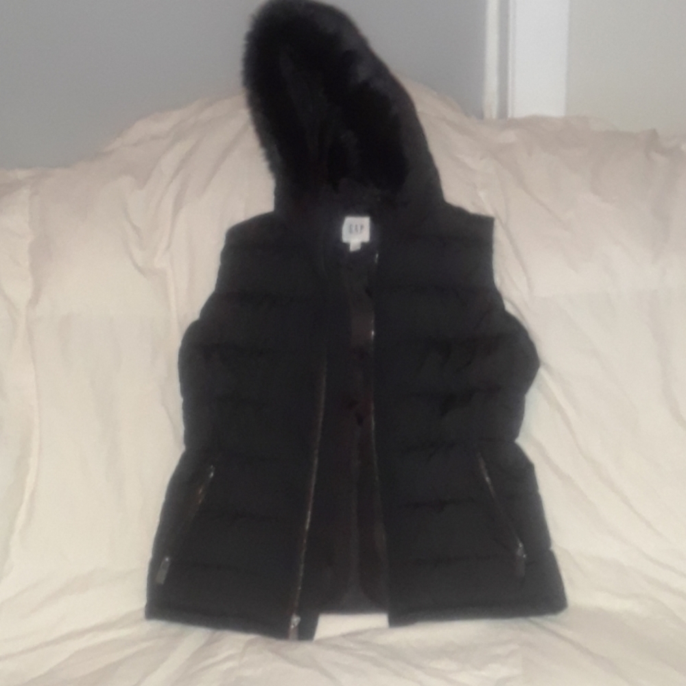 NWOT spring/fall vest jacket with faux fur trim